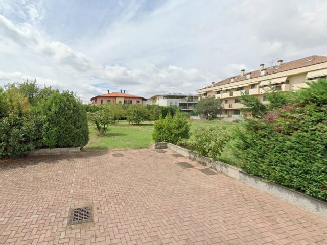 Terreno in vendita a Villa Cortese, Lombardia