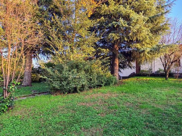 Terreno in vendita a Villa Cortese, Lombardia