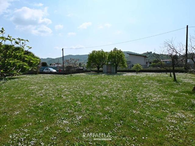 Terreno in vendita a Zandobbio, Lombardia