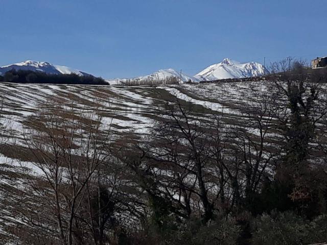 Terreno in vendita a Loreto Aprutino, Abruzzo