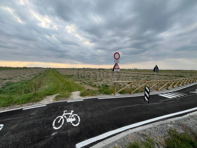 Terreno in vendita a Taglio Di Po, Veneto