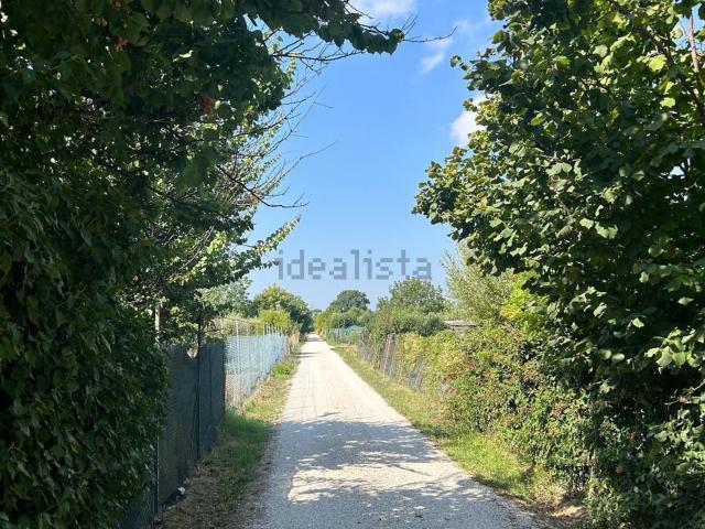 Terreno in vendita a Villa Fastiggi, Marche