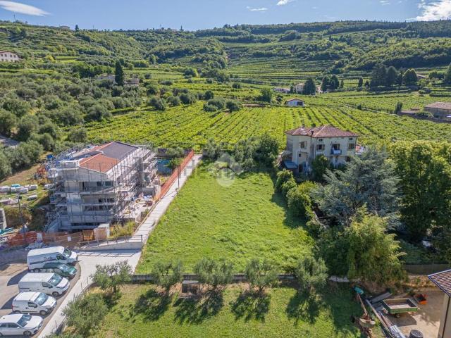 Terreno in vendita a Fumane, Veneto