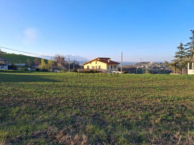 Terreno in vendita a Basciano, Abruzzo