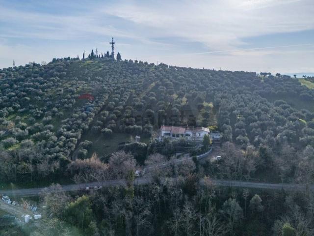 Terreno in vendita a Colle Forche, Cappelle sul Tavo