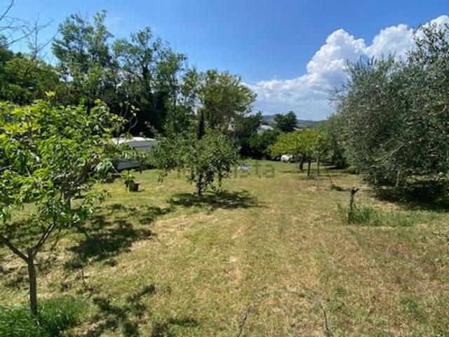 Terreno in vendita a Villa Fastiggi, Marche
