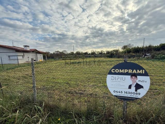 Terreno in vendita a Montecchio Precalcino, Veneto
