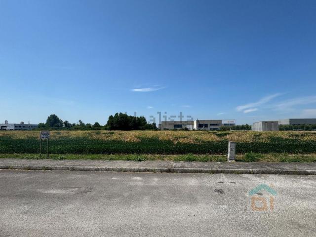 Terreno in vendita a Zona Artigianale Nogaredo al Torre, San Vito al Torre / San Vît de Tor