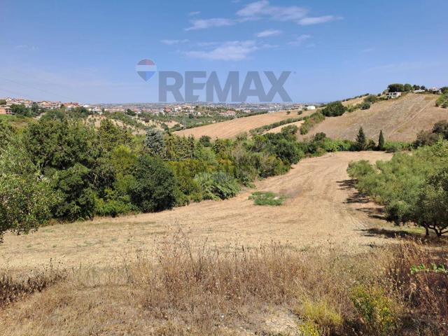 Terreno in vendita a Cappelle sul Tavo, Pescara