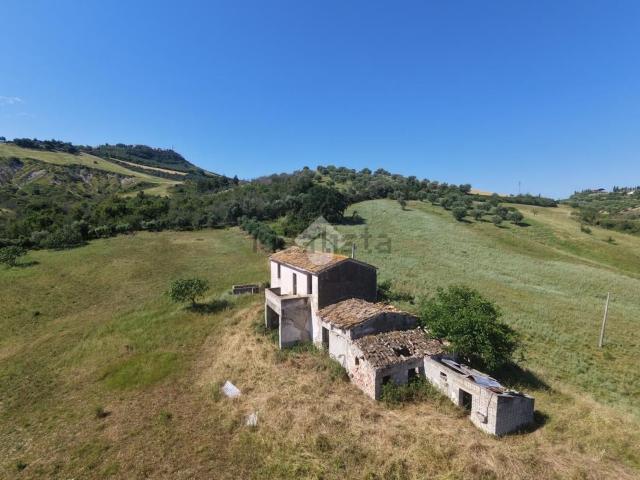 Terreno in vendita a Castellalto, Abruzzo