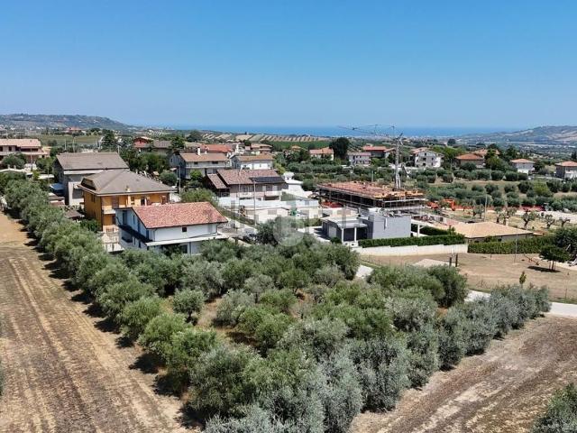 Terreno in vendita a Abbadia, Corropoli