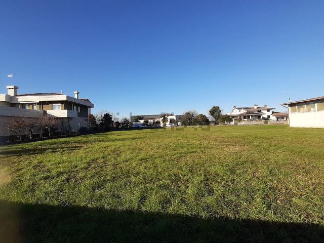 Terreno in vendita a Sant'Andràt del Judrio / Sant Andrât dal Judri, Corno di Rosazzo / Cuar di Rosacis