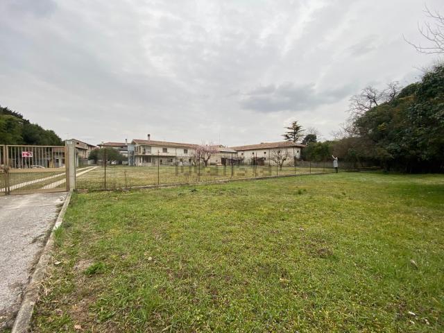 Terreno in vendita a Santa Maria La Longa, Friuli-Venezia Giulia