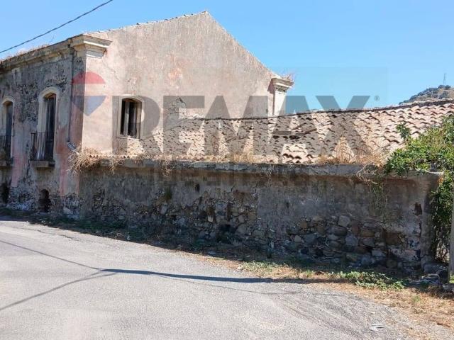 Terreno in vendita a Calatabiano, Sicilia