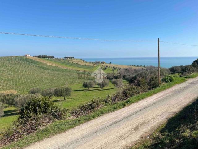 Terreno in vendita a Cologna Spiaggia, Roseto degli Abruzzi