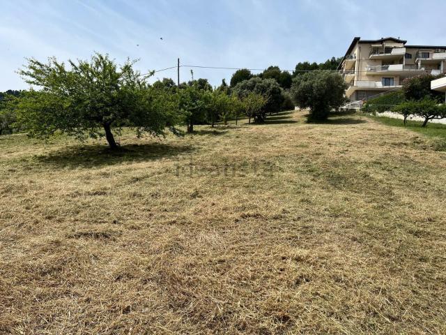 Terreno in vendita a Villa Canonico, Montesilvano