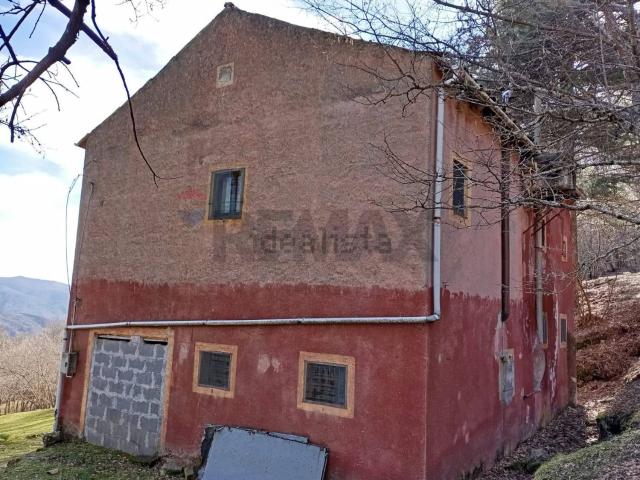 Terreno in vendita a Santa Domenica Vittoria, Sicilia