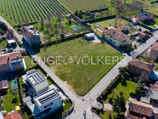 Terreno in vendita a Colle Umberto, Veneto