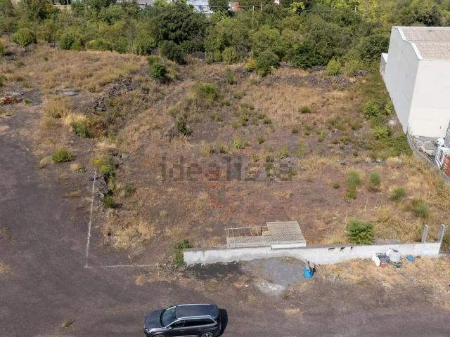 Terreno in vendita a Aci Sant'antonio, Sicilia