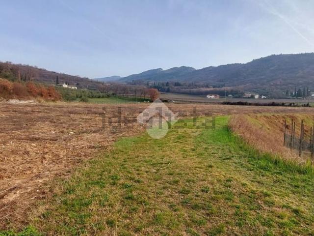 Terreno in vendita a Caprino Veronese, Veneto