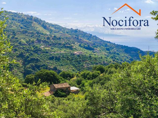 Terreno in vendita a Fiumedinisi, Sicilia