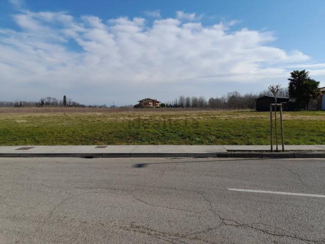 Terreno in vendita a Santa Maria La Longa, Friuli-Venezia Giulia