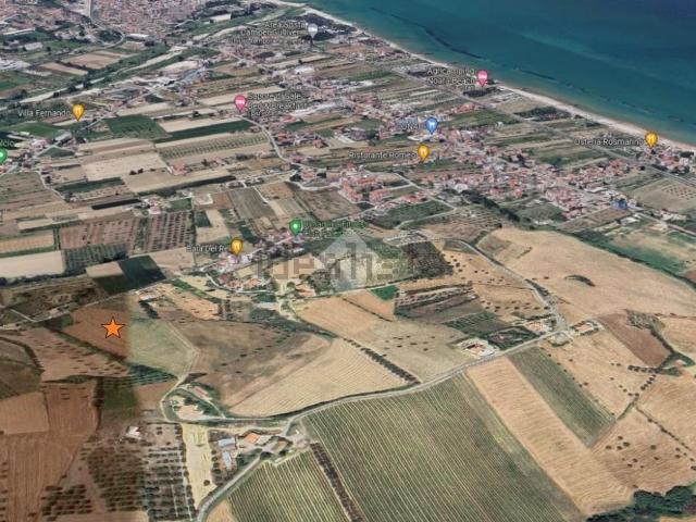 Terreno in vendita a Roseto Degli Abruzzi, Abruzzo