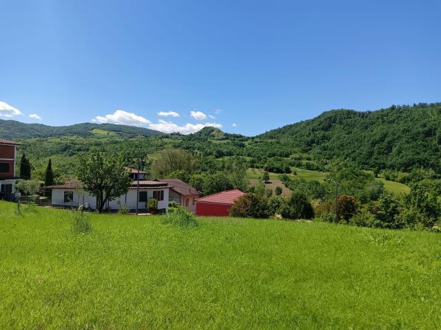 Terreno in vendita a Alta Val Tidone, Caminata