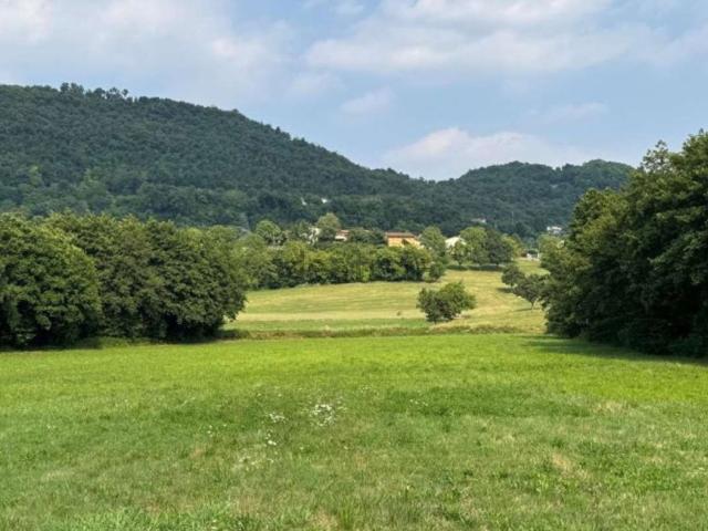 Terreno in vendita a Castelgomberto, Veneto