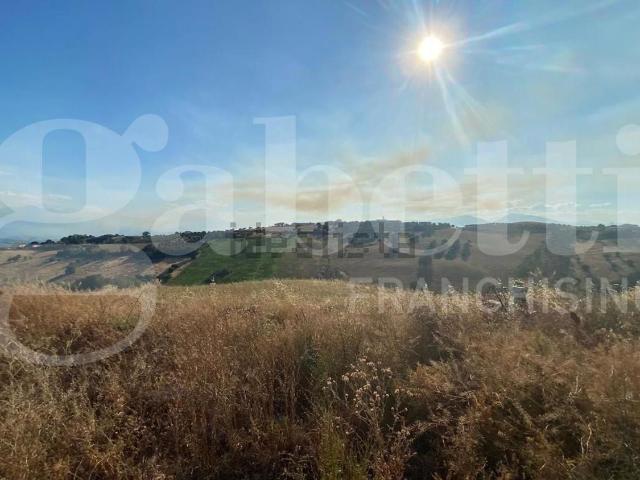 Terreno in vendita a Roseto Degli Abruzzi, Abruzzo