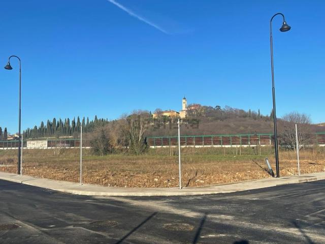 Terreno in vendita a Lavagno, Vago