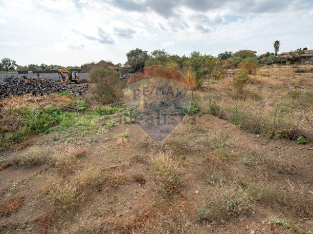 Terreno in vendita a San Giovanni la Punta, Catania