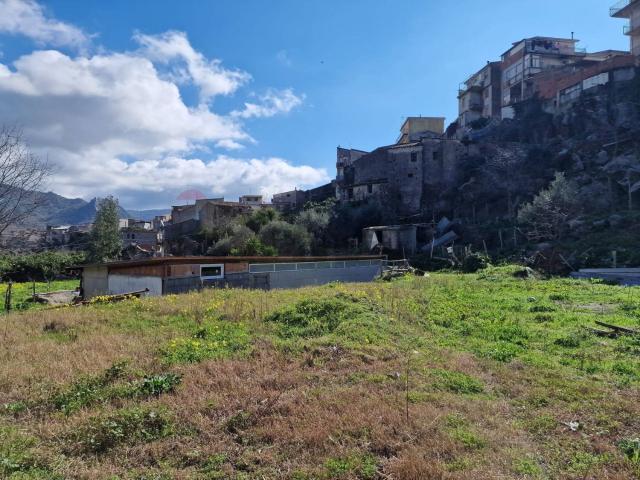 Terreno in vendita a Francavilla di Sicilia, Messina