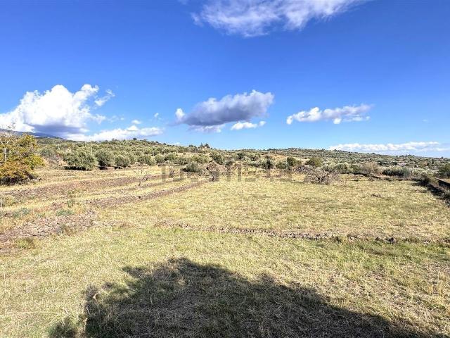Terreno in vendita a Adrano, Sicilia