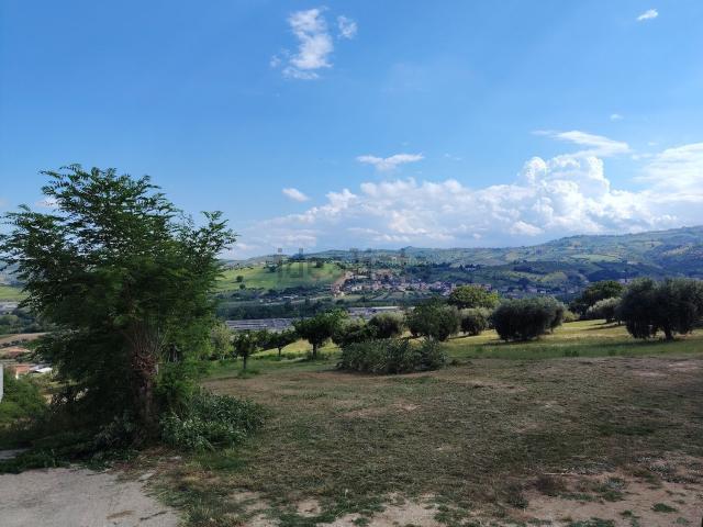 Terreno in vendita a Bellante, Abruzzo
