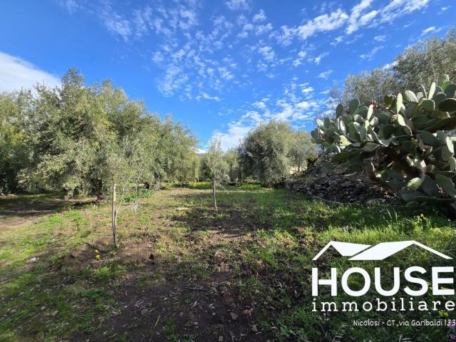 Terreno in vendita a Ragalna, Sicilia