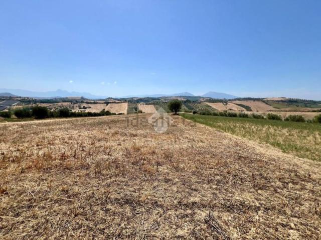 Terreno in vendita a Mosciano Sant'angelo, Abruzzo