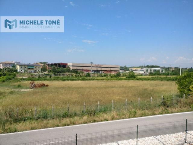 Terreno in vendita a Pastrengo, Veneto