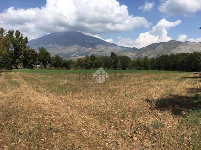 Terreno in vendita a Villa Santa Lucia, Lazio