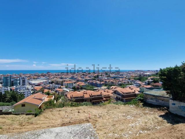 Terreno in vendita a Villa Canonico, Montesilvano