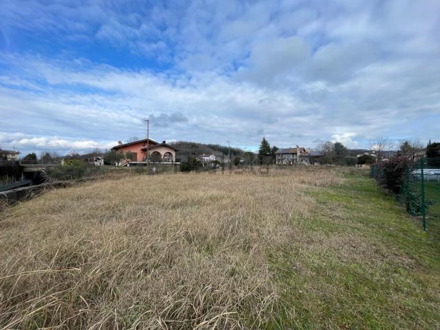 Terreno in vendita a Lucinico / Ločnik / Luzinìs, Gorizia