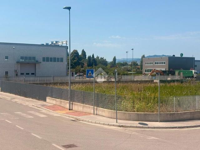 Terreno in vendita a Villaggio 1° maggio, Rimini