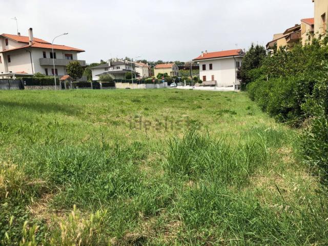 Terreno in vendita a Marcianella, Marche
