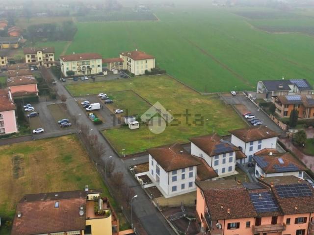 Terreno in vendita a Terra di Mezzo, Re