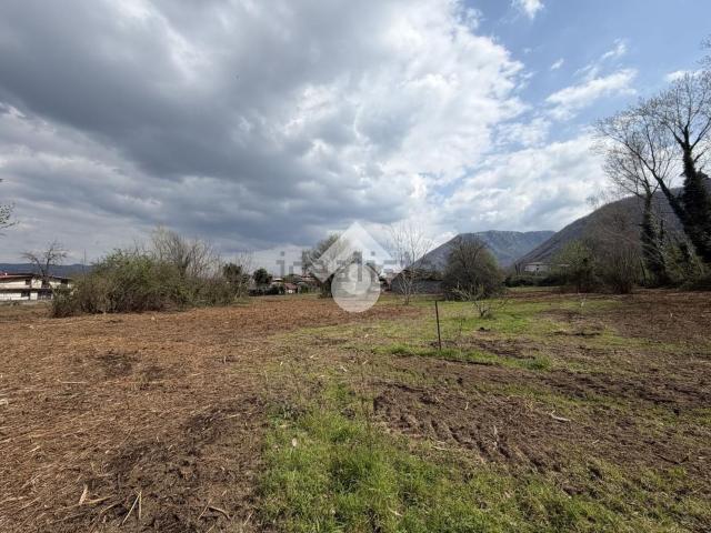 Terreno in vendita a Cervinara, Campania