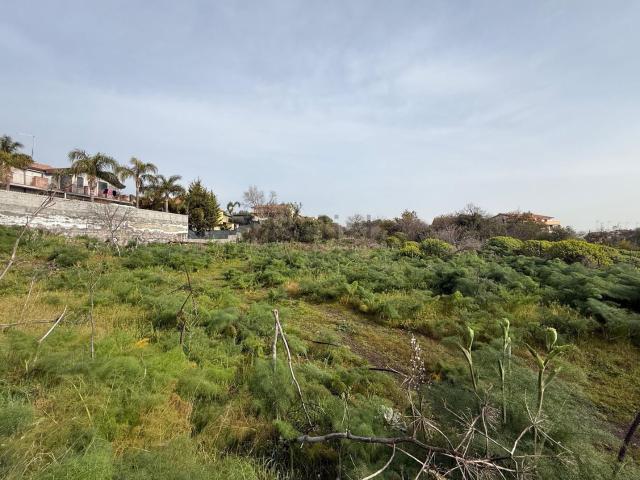 Terreno in vendita a San Giovanni La Punta, Sicilia