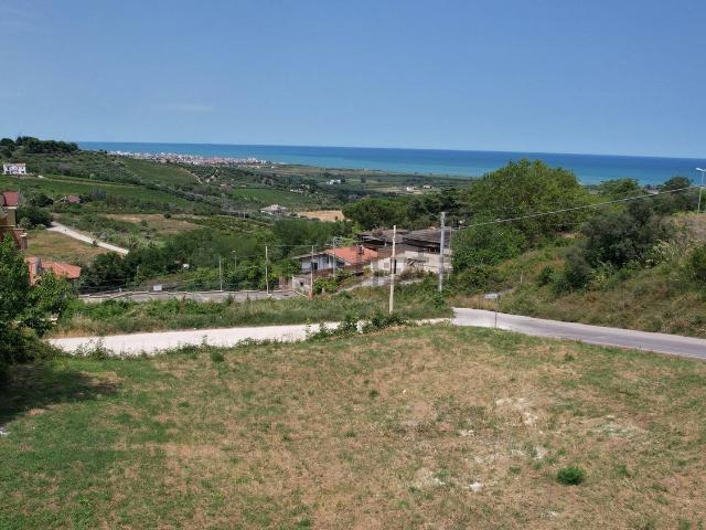 Terreno in vendita a Martinsicuro, Teramo