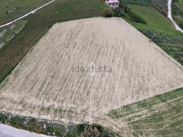 Terreno in vendita a Bellante, Abruzzo