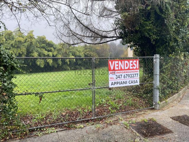 Terreno in vendita a Cervarese Santa Croce, Veneto