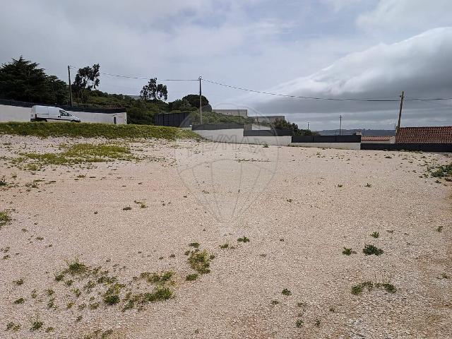 Terreno alugar em Bairro Lugar do Campo da Bola, Loures